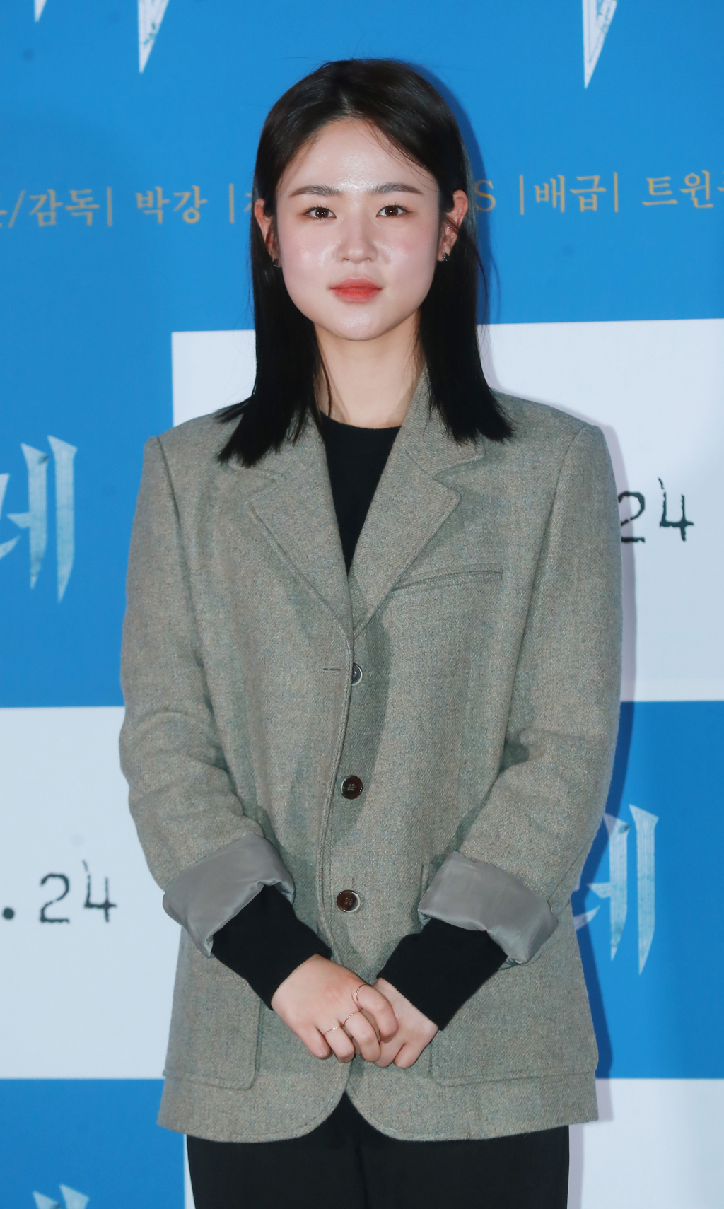 배우 심은우가 17일 오후 서울 CGV용산아이파크몰에서 진행된 영화 '세이레'(감독 박강) 언론배급시사회에 참석해 포즈를 취하고 있다. 태어난 지 21일이 채 되지 않은 아기의 아빠 우진(서현우 분)이 외부의 출입을 막고 부정한 것을 조심해야하는 세이레의 금기를 깨고, 과거의 연인 세영(류아벨 분)의 장례식장에 다녀온 뒤부터 벌어지는 기이한 일들을 그린 미스터리 심리 스릴러 '세이레'는 오는 24일 개봉한다. /2022.11.17