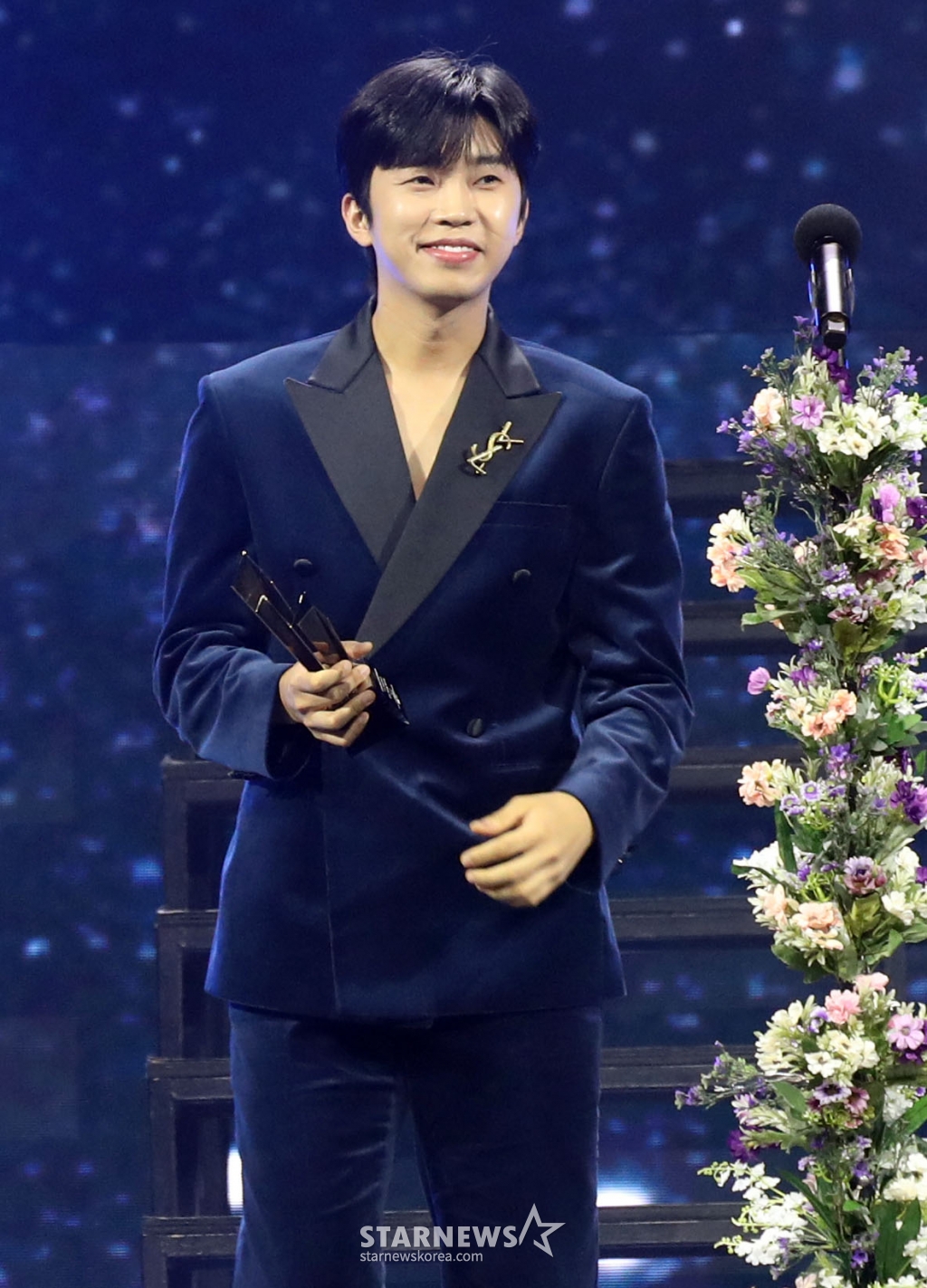 가수 임영웅이 14일 필리핀 아레나에서 열린 '2023 아시아 아티스트 어워즈 인 필리핀'(2023 Asia Artist Awards IN THE PHILIPPINES, 이하 '2023 AAA')에서 'AAA 핫트렌드상'을 수상하고 소감을 말하고 있다. '2023 AAA'는 스타뉴스가 주최하고 Asia Artist Awards 조직위원회, TONZ 엔터테인먼트, PULP Live World가 공동 주관한다. 그룹 아이브(IVE) 장원영, 가수 강다니엘, /사진=임성균