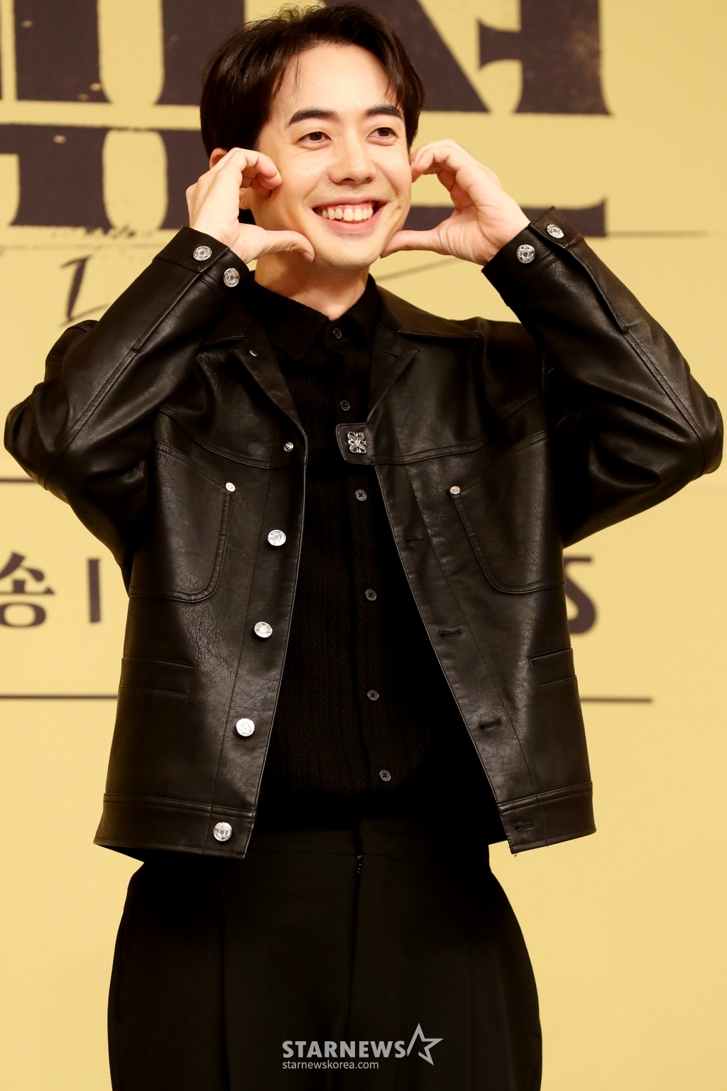 배우 이강욱이 24일 오후 서울 목동 SBS에서 열린 금토드라마 '커넥션' 제작발표회에 참석해 포즈를 취하고 있다. 드라마 '커넥션'은 누군가에 의해 마약에 강제로 중독된 마약팀 에이스 형사가 변질된 우정, 그 커넥션의 전말을 밝혀내는 중독추적서스펜스로 24일 첫 방송된다. 2024.05.24 /사진=임성균