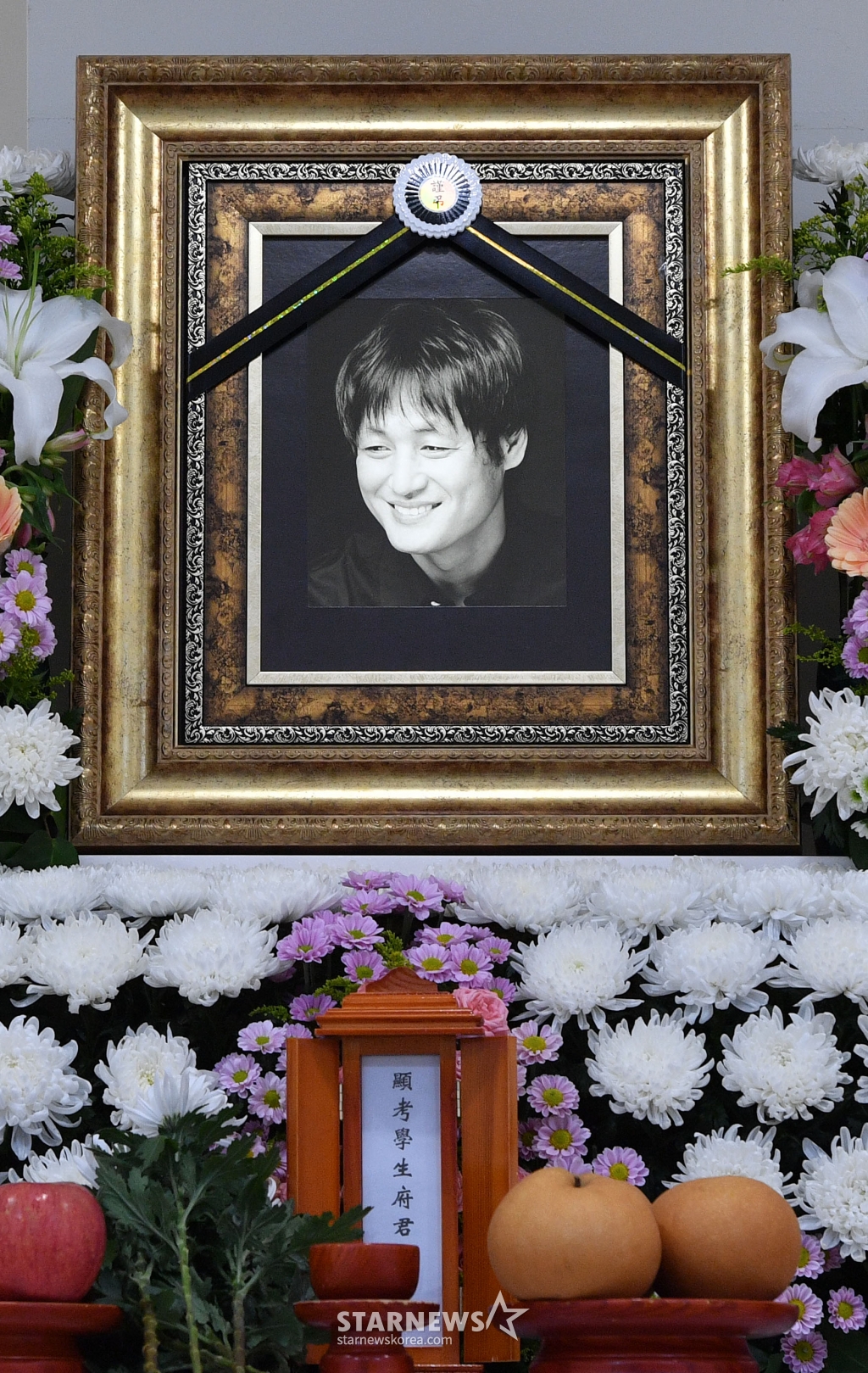26일 오후 서울 중랑구 서울의료원 장례식장에 배우 이얼(58·이응덕)의 빈소가 마련돼 있다. 드라마 '스토브리그', '보이스4' 등을 비롯해 스크린과 브라운관을 오가며 활약해온 배우 이얼은 식도암 투병 중 별세했다. /사진공동취재단