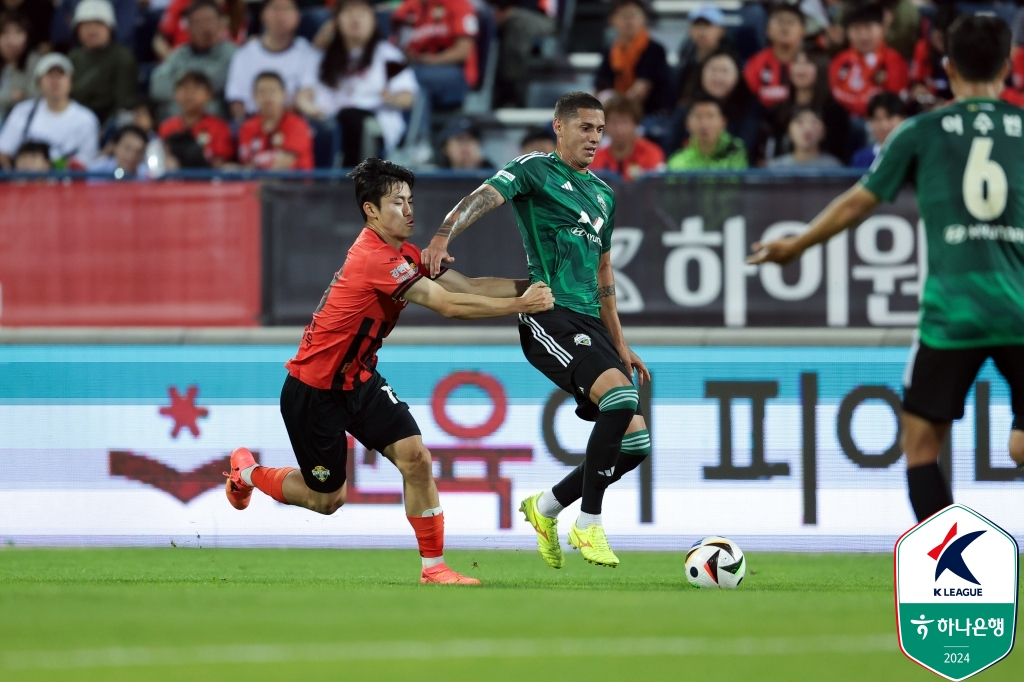 티아고(오른쪽). /사진=한국프로축구연맹 제공