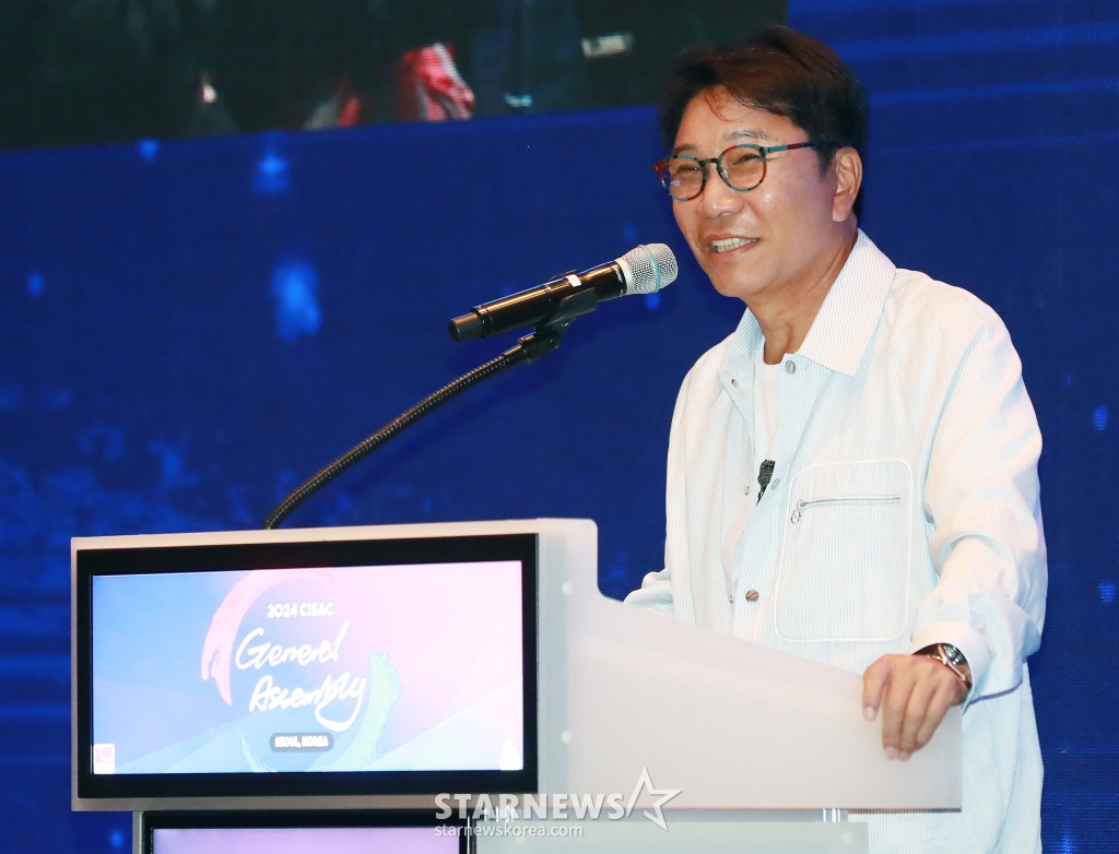 이수만 전 SM엔터테인먼트 총괄 프로듀서가 30일 오전 서울 여의도 콘래드 호텔에서 진행된 '2024 국제저작권관리단체연맹(CISAC) 세계 총회'에 참석해 기조연설을 하고 있다. /2024.05.30 /사진=이동훈