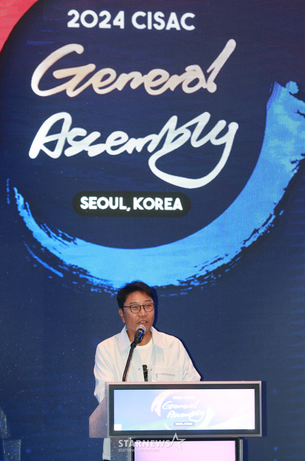 이수만 전 SM엔터테인먼트 총괄 프로듀서가 30일 오전 서울 여의도 콘래드 호텔에서 진행된 '2024 국제저작권관리단체연맹(CISAC) 세계 총회'에 참석해 기조연설을 하고 있다. /2024.05.30 /사진=이동훈