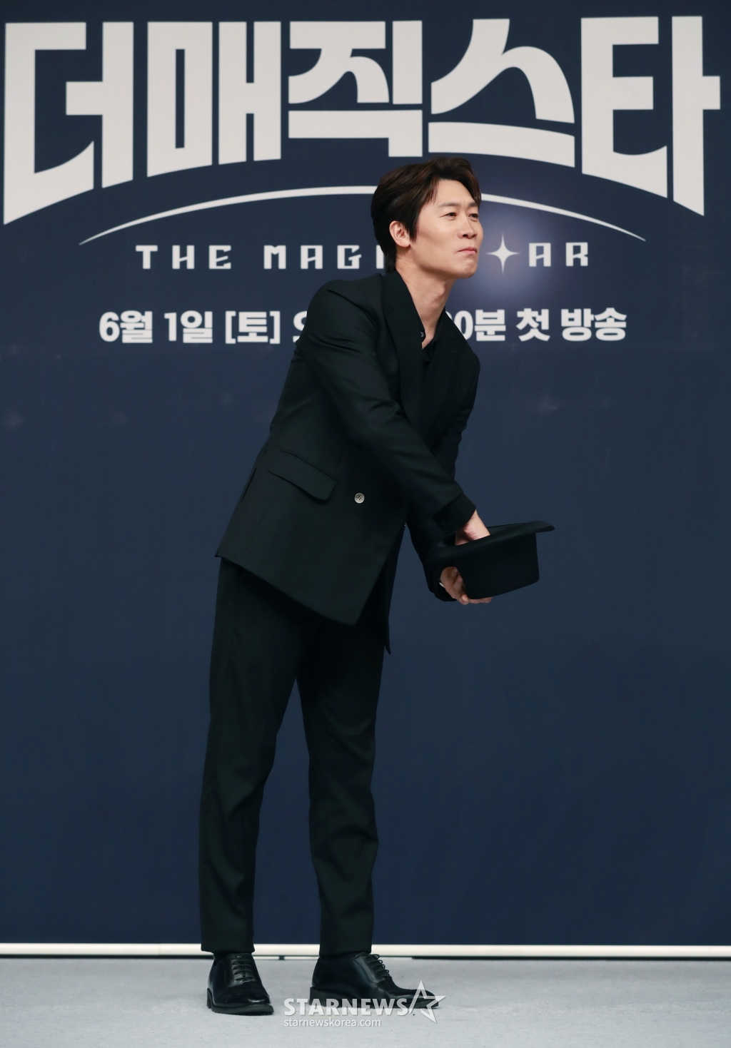 배우 진선규가 30일 오후 서울 양천구 목동 SBS에서 진행된 새 예능 '더 매직스타' 제작발표회에 참석해 포즈를 취하고 있다. 국내 최초 글로벌 마술 오디션 '더 매직스타'는 6월 1일 첫 방송된다. /2024.05.30 /사진=이동훈