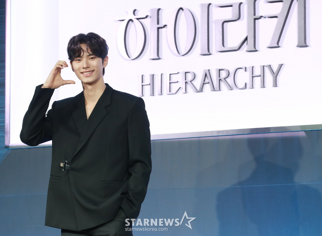 배우 이채민이 3일 오전 서울 앰배서더 서울 풀만 호텔에서 진행된 넷플릭스 오리지널 시리즈 '하이라키' 제작발표회에 참석해 포즈를 취하고 있다. 상위 0.01%의 소수가 질서이자 법으로 군림하는 주신고에 비밀을 품은 전학생이 입학한 후 견고했던 그들의 세계에 균열이 생기며 벌어지는 이야기를 그린 넷플릭스 시리즈 '하이라키'는 오는 7일 공개된다. /2024.06.03 /사진=이동훈
