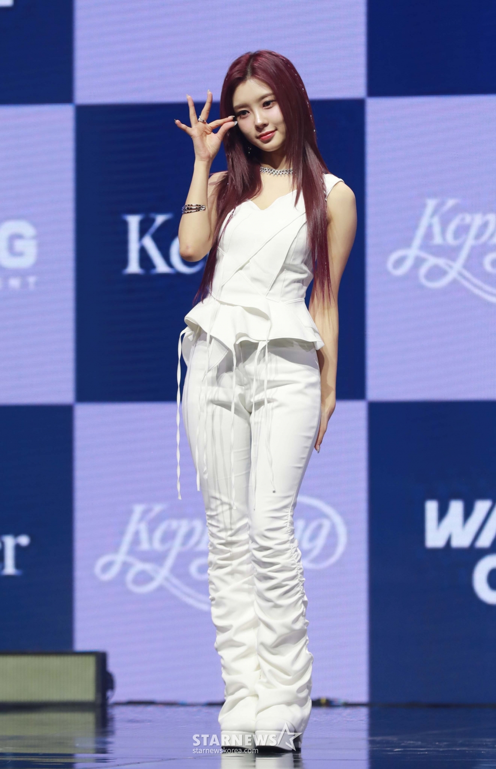 걸그룹 케플러 김다연이 3일 오후 서울 광진구 예스24라이브홀에서 진행된 첫 정규앨범 '켑원고잉 온'(Kep1going On) 발매기념 쇼케이스에서 포즈를 취하고 있다. 9인 완전체로 활동하는 마지막 음반 '켑원고잉 온'은 타이틀곡 '슈팅 스타'(Shooting Star)를 비롯해 '라스트 카니발' 등 총 10곡이 수록됐다. /2024.06.03 /사진=이동훈