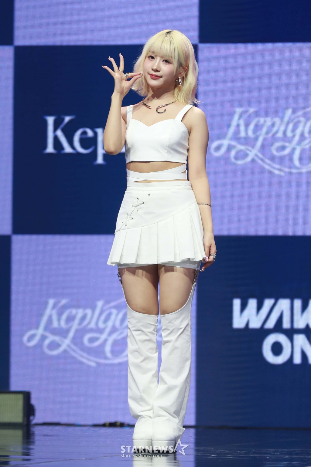 걸그룹 케플러 히카루가 3일 오후 서울 광진구 예스24라이브홀에서 진행된 첫 정규앨범 '켑원고잉 온'(Kep1going On) 발매기념 쇼케이스에서 포즈를 취하고 있다. 9인 완전체로 활동하는 마지막 음반 '켑원고잉 온'은 타이틀곡 '슈팅 스타'(Shooting Star)를 비롯해 '라스트 카니발' 등 총 10곡이 수록됐다. /2024.06.03 /사진=이동훈
