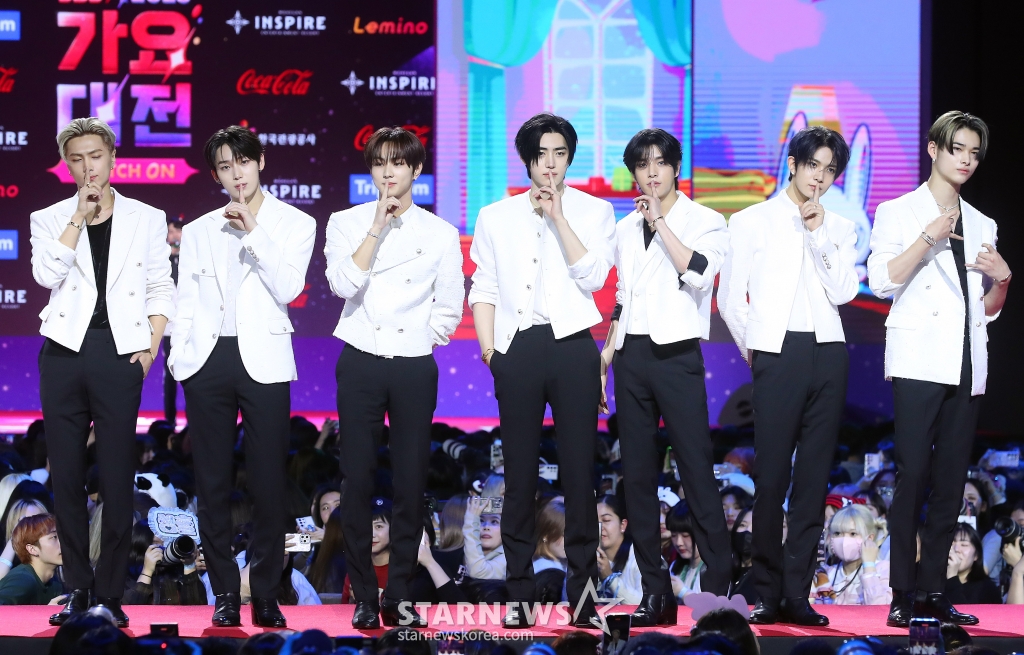 그룹 엔하이픈이 25일 오후 인천 영종도 인스파이어 컨벤션 그랜드볼룸에서 진행된 '2023 SBS 가요대전' 레드카펫 행사에 참석해 포즈를 취하고 있다. 2023.12.25 /사진=김창현 기자
