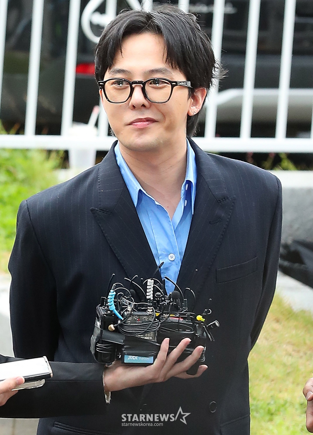 마약 투약 혐의를 받고 있는 가수 지드래곤(본명 권지용)이 6일 오후 인천 남동구 논현경찰서에 출석하고 있다. 지드래곤은 이날 인천경찰청 마약범죄수사계에 피의자 신분으로 자진 출석해 첫 경찰 조사를 받는다. 2023.11.06 /사진=김창현