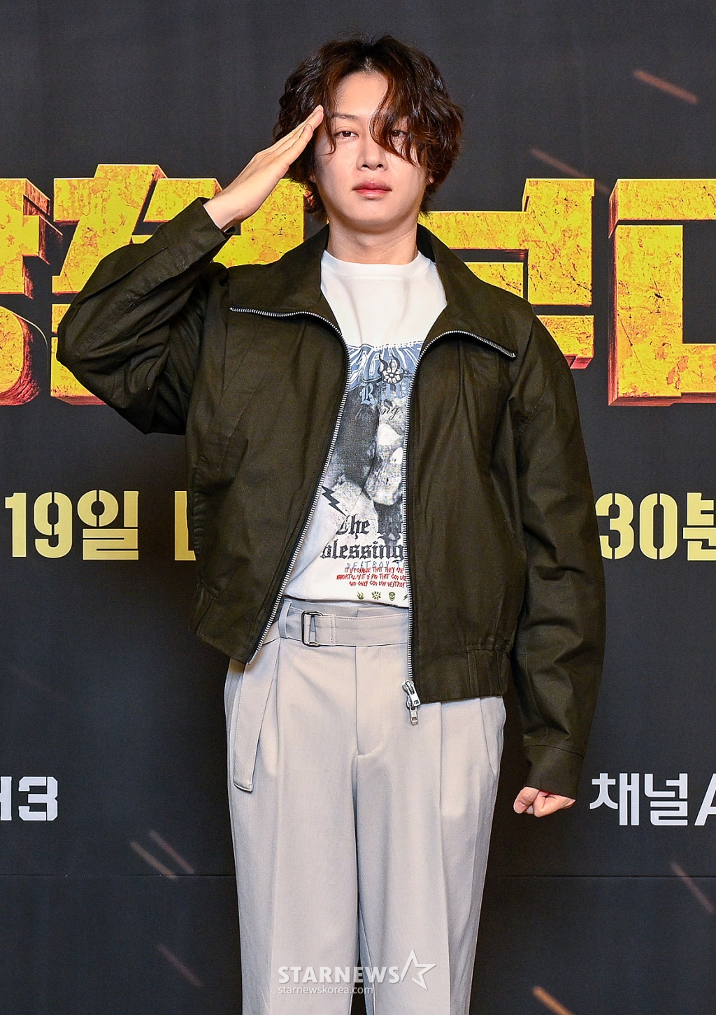 슈퍼주니어 김희철이 19일 오후 온라인으로 진행된 채널A, ENA 예능 프로그램 '강철부대3' 제작발표회에 참석해 포즈를 취하고 있다. '강철부대3'는 최정예 특수부대 출신 예비역들이 팀을 이뤄 각 부대의 명예를 걸고 싸우는 예능 프로그램으로, 밀리터리 서바이벌 프로그램의 원조라 불린다. 지난 2021년 시즌1, 지난해 시즌2를 거쳐 1년 만에 시즌3로 돌아왔다. / 사진제공 = 채널A, ENA /사진=김창현