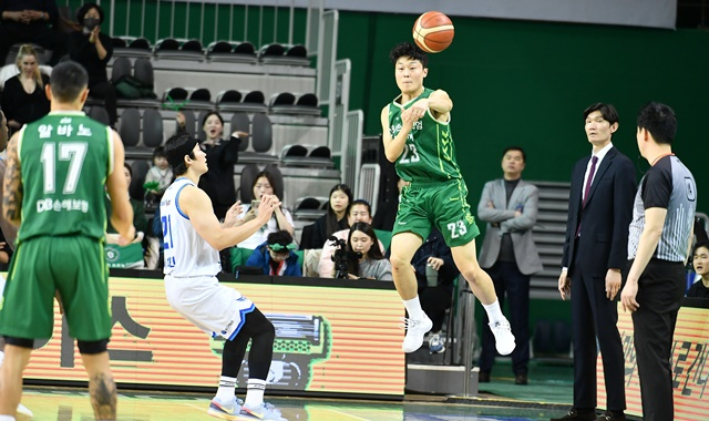 박인웅(오른쪽). /사진=KBL 제공