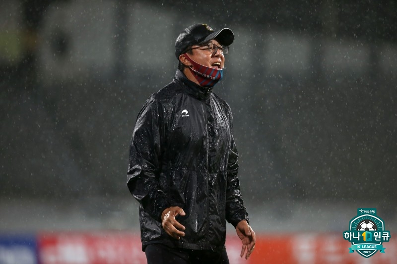 황선홍 감독. /사진=한국프로축구연맹 제공