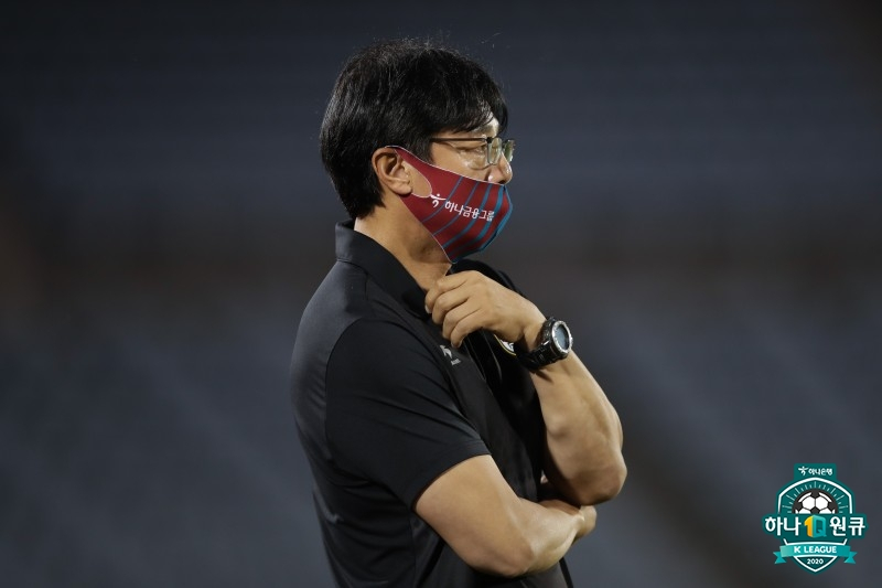 대전 시절인 지난 2021년 황선홍 감독의 모습. /사진=한국프로축구연맹 제공