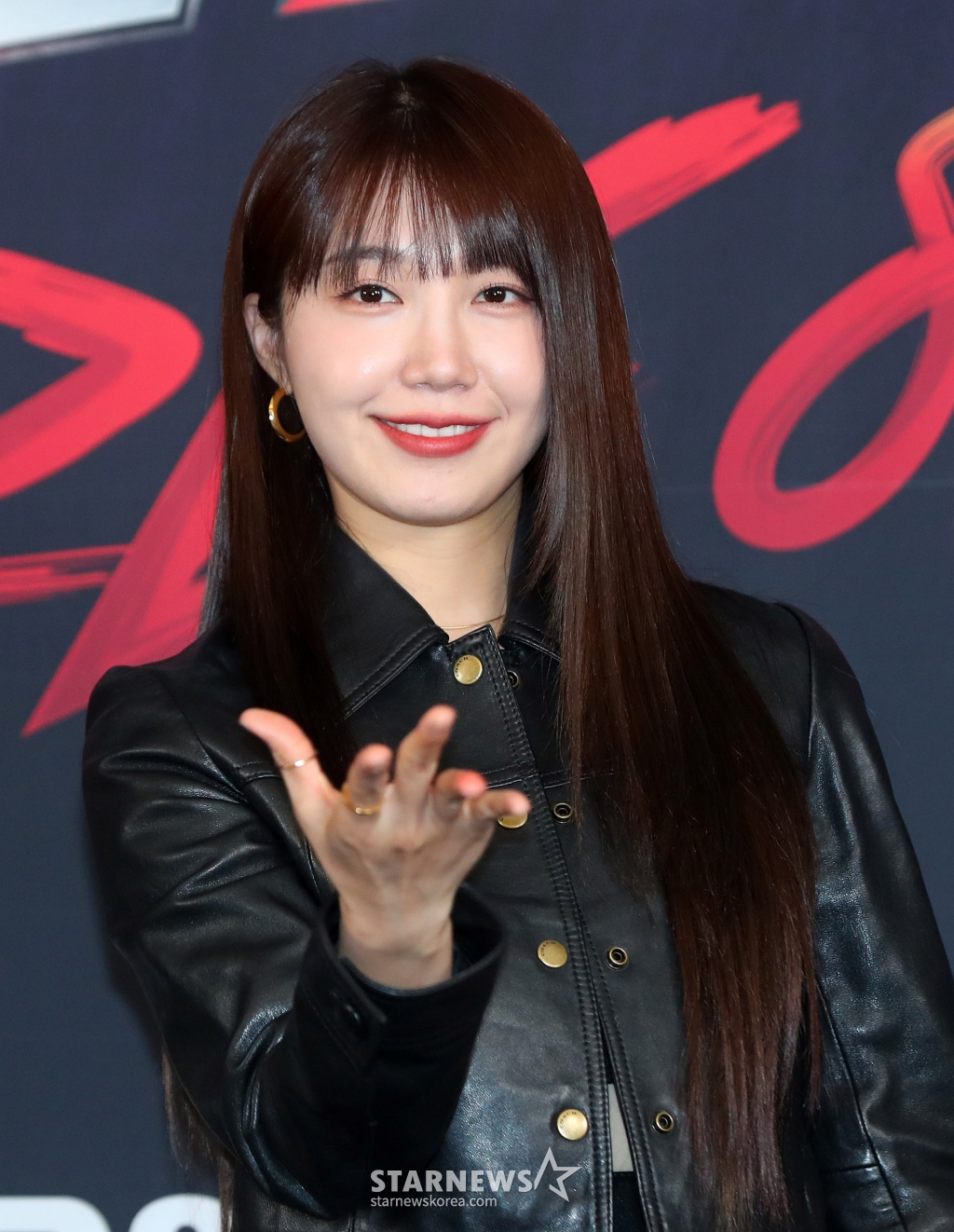 [서울=뉴시스] 김혜진 기자 = 가수 정은지가 16일 오후 서울 마포구 스탠포드호텔에서 열린 JTBC 새 오디션 프로그램 '걸스 온 파이어' 제작발표회에서 포즈를 취하고 있다. 2024.04.16. jini@newsis.com /사진=김혜진