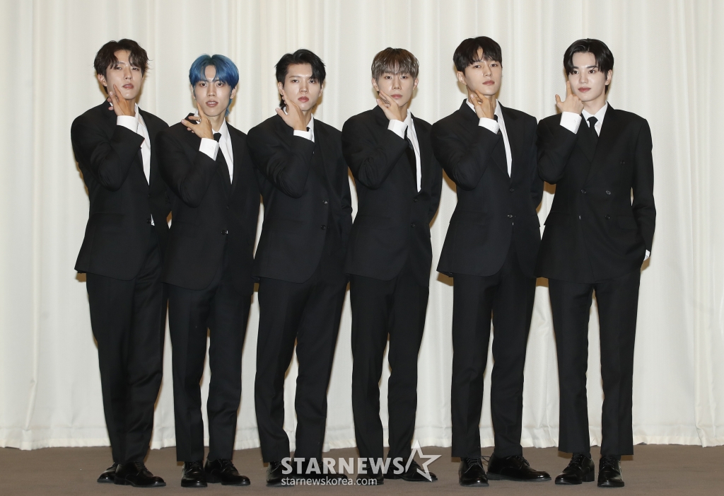 (서울=뉴스1) 권현진 기자 = 그룹 인피니트 성열(왼쪽부터)과 동우, 우현, 성규, 엘, 성종이 31일 오후 서울 서초구 잠원동 더리버사이드호텔에서 가진 일곱 번째 미니 앨범 '비긴(13egin)' 쇼케이스에서 포즈를 취하고 있다. 2023.7.31./뉴스1 Copyright (C) 뉴스1. All rights reserved. 무단 전재 및 재배포 금지. /사진=(서울=뉴스1) 권현진 기자