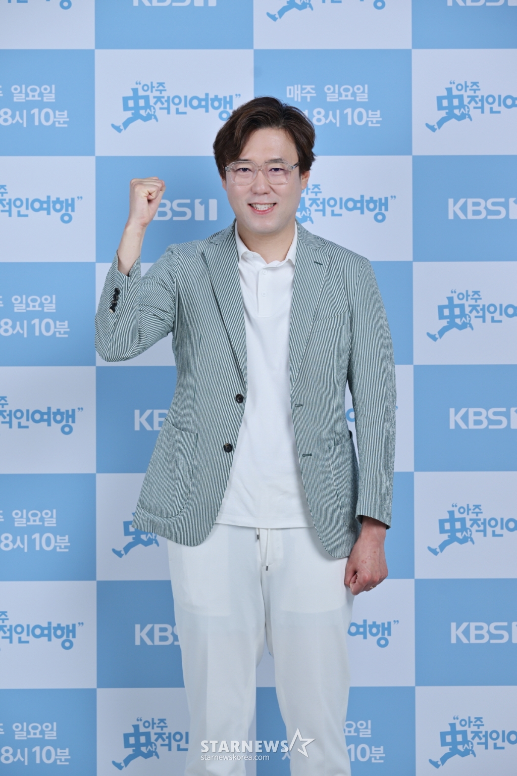 역사학자 심용환이 12일 오전 서울 여의도 KBS에서 진행된 1TV '아주 史적인 여행' 제작발표회에 참석해 포즈를 취하고 있다. /사진제공=KBS 2024.06.12 /사진=이동훈
