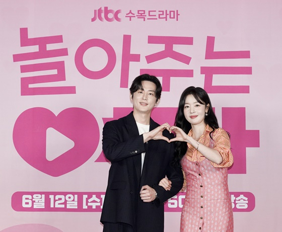 권율, 한선화/사진=JTBC