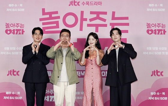 엄태구, 김영환 감독, 한선화, 권율/사진=JTBC
