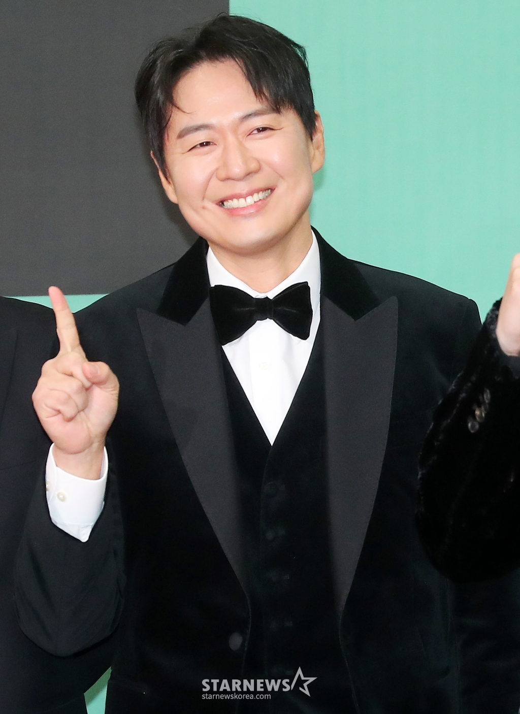 '1박 2일' 연정훈이 23일 오후 서울 영등포구 여의도동 KBS 신관홀에서 진행된 '2023 KBS 연예대상' 레드카펫에 참석해 포즈를 취하고 있다. 2023.12.23 /사진=김창현