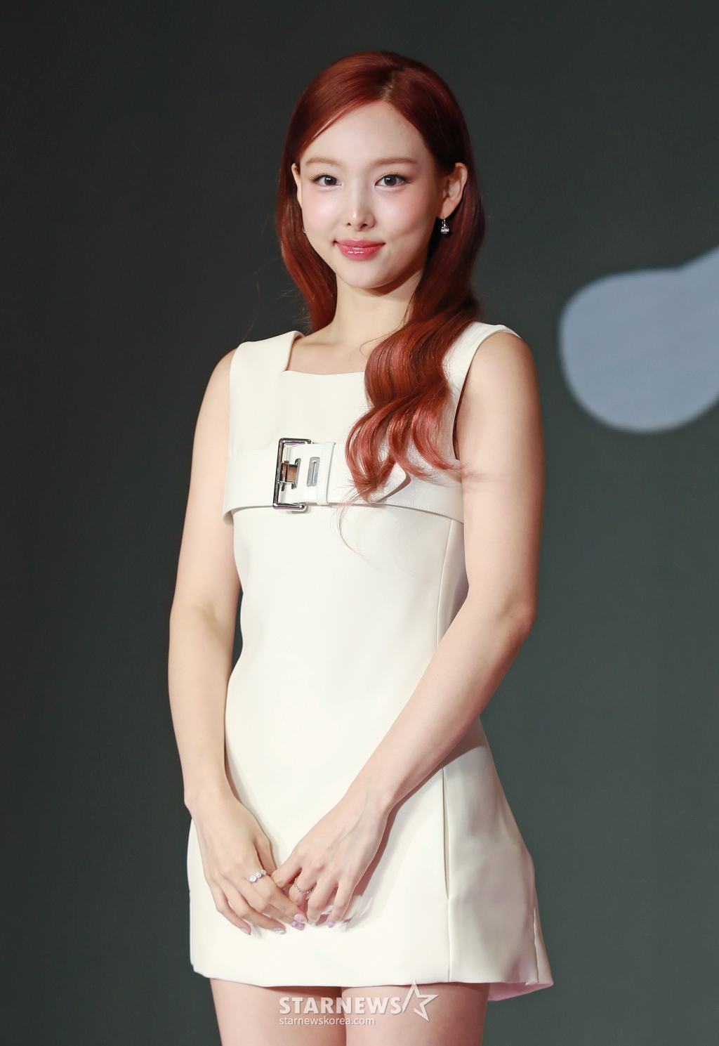 트와이스 나연이 13일 오후 서울 소피텔 앰배서더 호텔에서 진행된 솔로 미니 2집 ‘NA’ 발매기념 기자간담회에 참석해 포즈를 취하고 있다. /2024.06.13 /사진=이동훈
