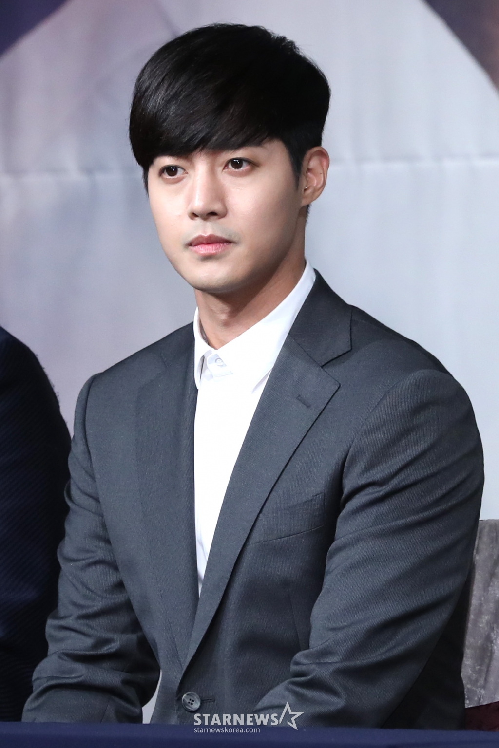 탤런트 김현중이 23일 오후 서울 영등포구 타임스퀘어 아모리스홀에서 열린 KBS W '시간이 멈추는 그때' 제작발표회에 임하고 있다.