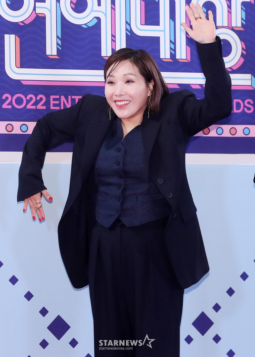 방송인 신봉선이 29일 오후 서울 마포구 상암동 MBC사옥에서 진행된 '2022 MBC 방송연예대상' 레드카펫 행사에 참석해 포즈를 취하고 있다. 2022.12.29