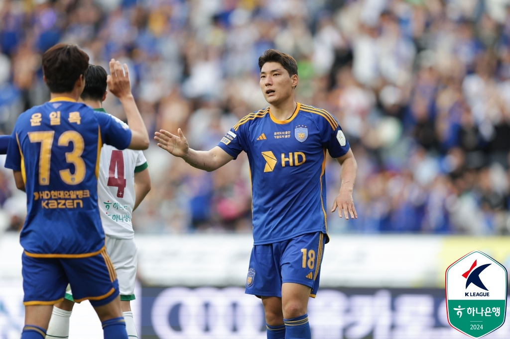 주민규(오른쪽). /사진=한국프로축구연맹 제공