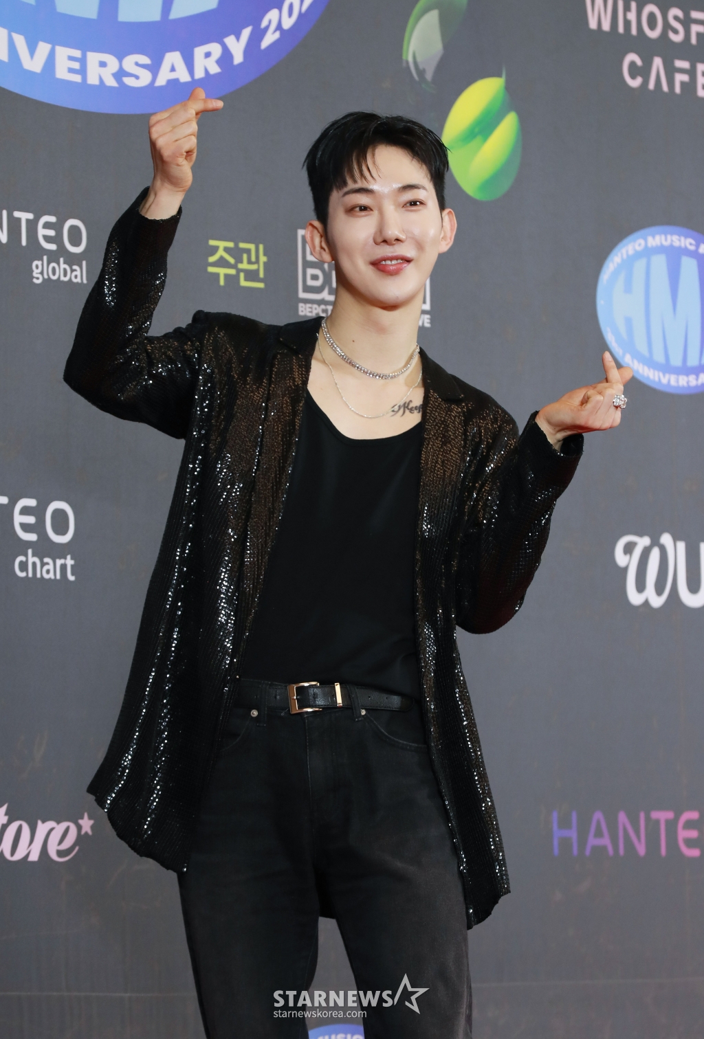 가수 조권이 18일 오후 서울 동대문디자인플라자(DDP)에서 진행된 ‘31주년 한터뮤직어워즈 2023’ 레드카펫 행사에 참석해 포즈를 취하고 있다. /2024.02.18 /사진=이동훈