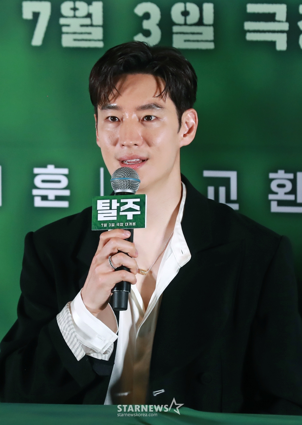 배우 이제훈이 17일 오후 서울 메가박스 코엑스에서 진행된 영화 '탈주'(감독 이종필) 시사회 및 간담회에 참석해 질문에 답하고 있다. /2024.06.17 /사진=이동훈