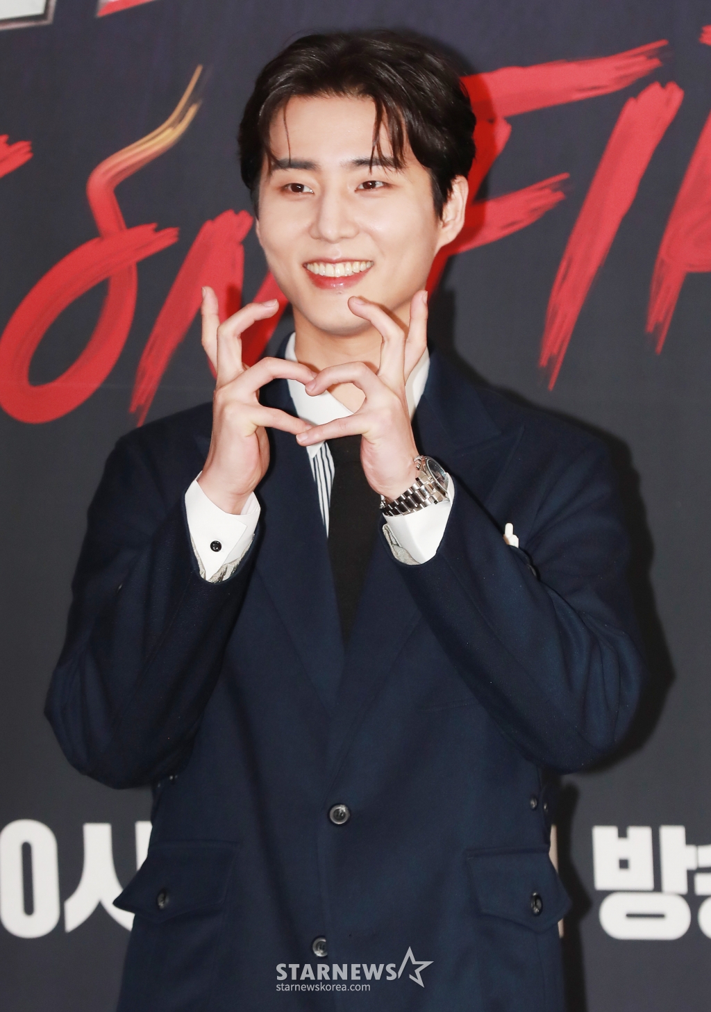 데이식스 영케이가 16일 오후 서울 마포구 상암동 스탠포드호텔에서 진행된 JTBC 예능 '걸스 온 파이어' 제작발표회에 참석해 포즈를 취하고 있다. 'NEW K-POP'을 제안할 여성 보컬 그룹 결성 오디션 프로그램 '걸스 온 파이어'는 오늘(16일) 첫 방송된다. /2024.04.16 /사진=이동훈