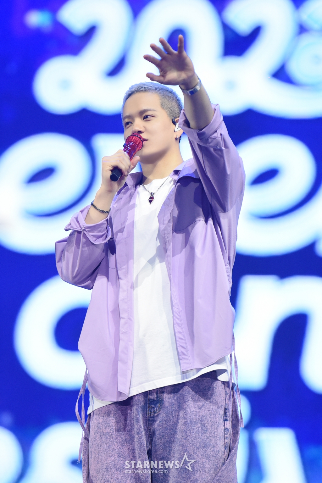 그룹 비투비가 11일 서울 송파구 올림픽공원 KSPO DOME에서 진행된 2023 'Weverse Con Festival'(위버스콘 페스티벌)에 참석해 멋진 무대를 선보이고 있다. 위버스의 다채로운 팬 경험을 오프라인에서 즐기며, 동시대 대중음악의 현주소를 종합적으로 경험할 수 있는 '위버스 콘 페스티벌'은 10일과 11일 올림픽공원 KSPO DOME과 88잔디마당에서 막을 올린다. / 사진제공 = 위버스콘 페스티벌