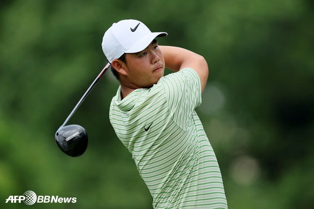 김주형이 PGA 투어 트래블러스 챔피언십 3라운드에서 티샷을 날리고 있다. /AFPBBNews=뉴스1