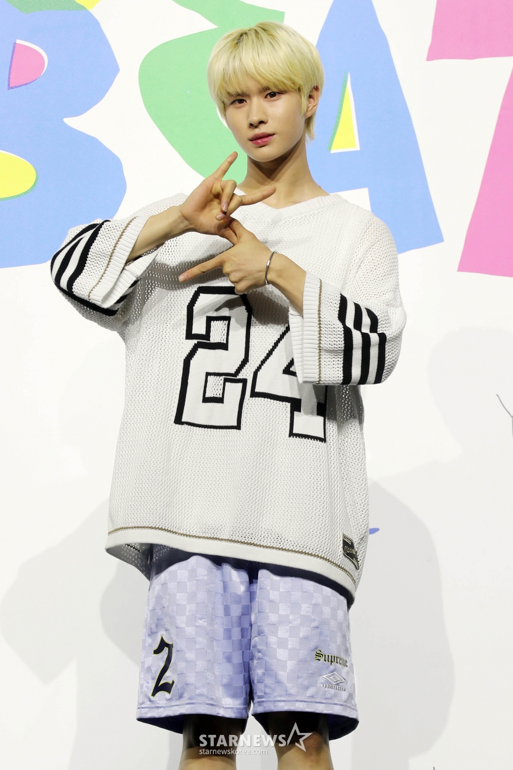 그룹 투어스(TWS) 경민이 24일 오후 서울 용산구 블루스퀘어 마스터카드홀에서 미니 2집 'SUMMER BEAT!'를 발매기념 쇼케이스를 열고 포즈를 취하고 있다. 2024.06.24 /사진=임성균