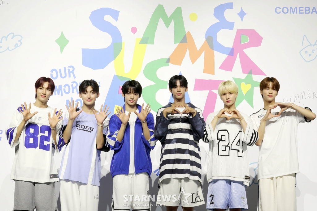 그룹 투어스(TWS) 영재, 지훈, 한진, 도훈, 경민, 신유가 24일 오후 서울 용산구 블루스퀘어 마스터카드홀에서 미니 2집 'SUMMER BEAT!'를 발매기념 쇼케이스를 열고 포즈를 취하고 있다. 2024.06.24 /사진=임성균
