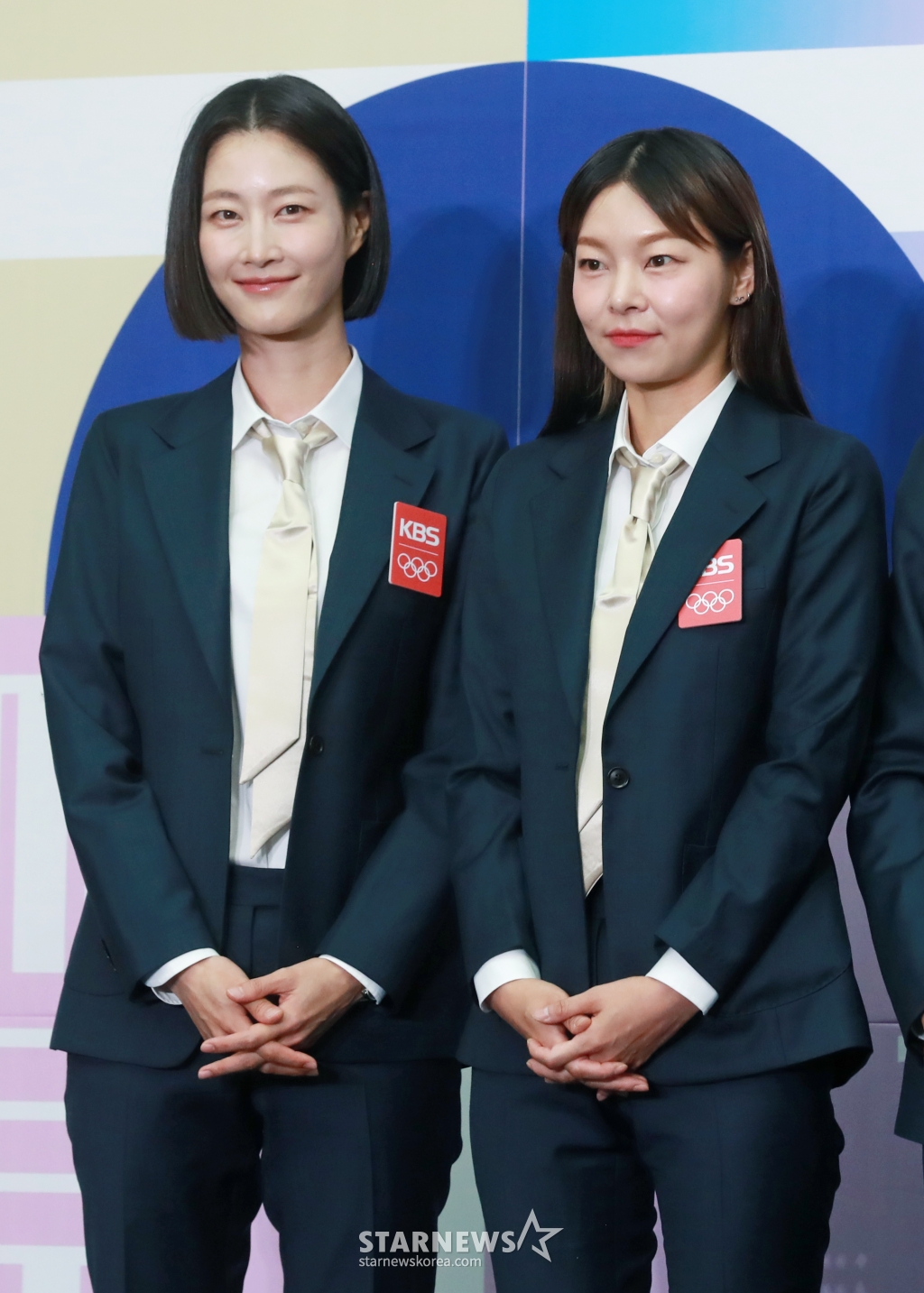 모델 이현이, 송해나가 26일 오전 서울 여의도 KBS에서 진행된 '2024 파리하계올림픽 KBS 방송단' 발대식에 참석해 포즈를 취하고 있다. /2024.06.26 /사진=이동훈