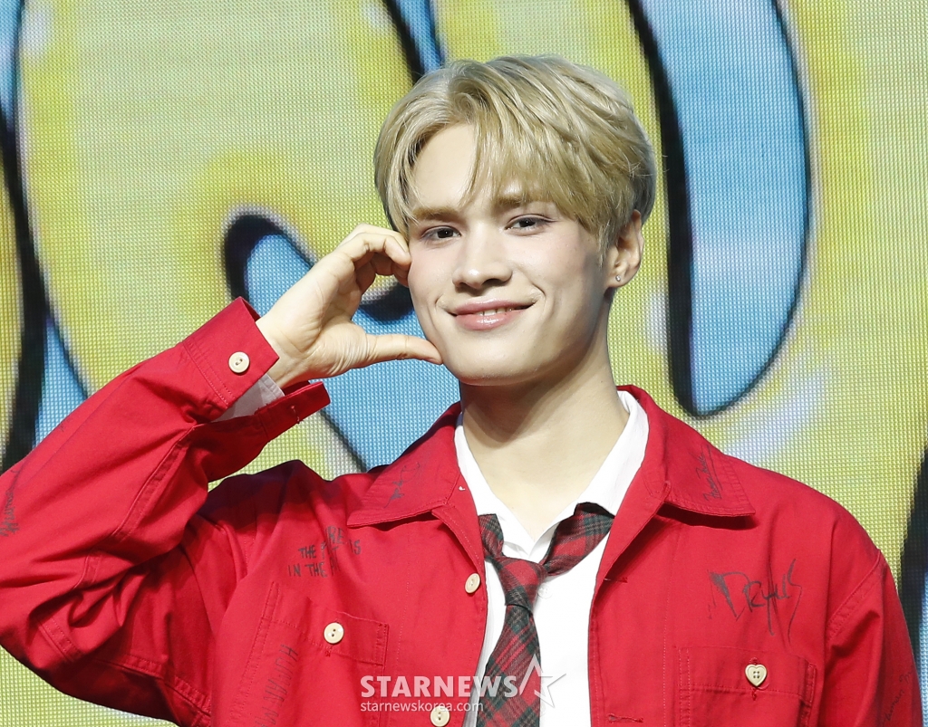 (서울=뉴스1) 권현진 기자 = 그룹 비디유 제이창이 26일 서울 서대문구 아트레온에서 가진 데뷔 미니 앨범 '위시풀(Wishpool)' 쇼케이스에서 포즈를 취하고 있다. 2024.6.26/뉴스1 Copyright (C) 뉴스1. All rights reserved. 무단 전재 및 재배포, AI학습 이용 금지. /사진=(서울=뉴스1) 권현진 기자