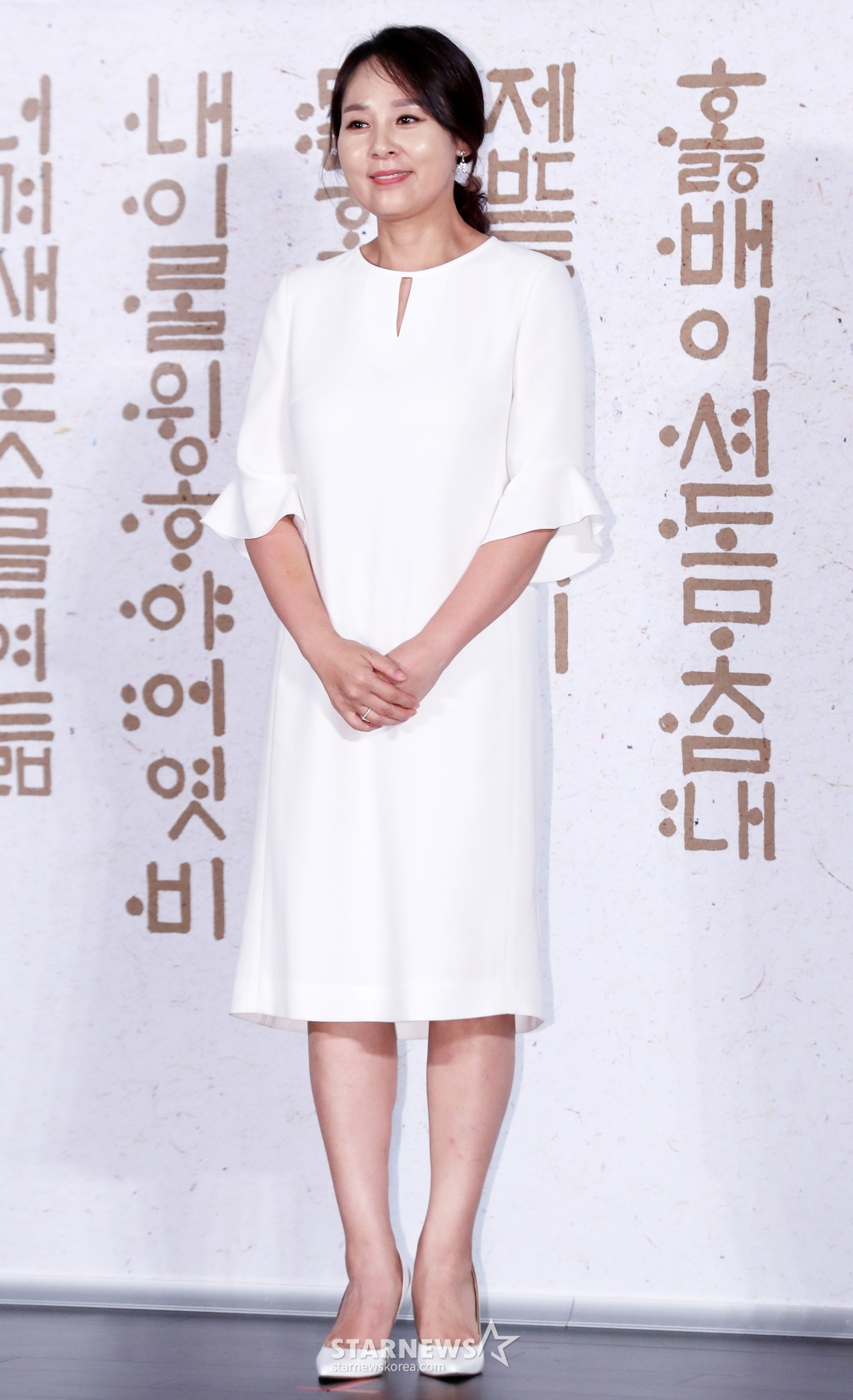 배우 전미선이 25일 오전 서울 중구 메가박스 동대문에서 진행된 영화 '나랏말싸미(감독 조철현)' 제작보고회에 참석해 포즈를 취하고 있다.