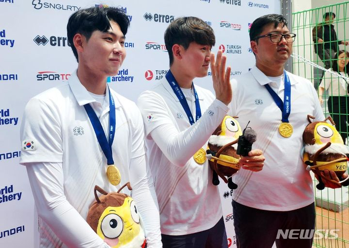 (왼쪽부터) 이우석, 김제덕, 김우진 /사진=뉴시스