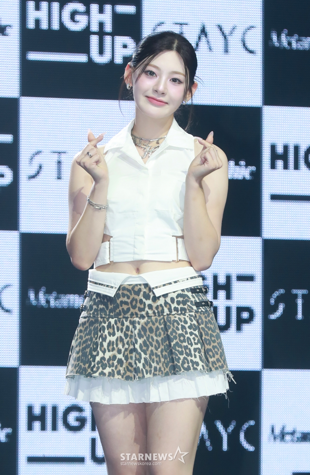 걸그룹 스테이씨 세은이 1일 오후 서울 광진구 예스24라이브홀에서 진행된 정규 1집 '메타모르픽'(Metamorphic) 발매기념 쇼케이스에서 포즈를 취하고 있다. 이번 앨범에는 타이틀곡 '치키 아이씨 땡'(Cheeky Icy Thang)을 비롯해 '트웬티,(Twenty), '원 띵'(1 Thing), '기브 잇 투 미'(Give It 2 Me), '렛 미 노우'(Let Me Know), '나다'(Nada) 등이 /사진=이동훈