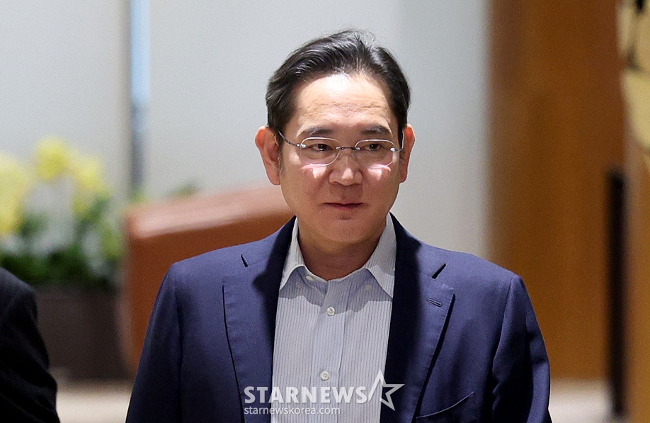 이재용 회장이 지난 6월 미국 출장을 마치고 귀국하고 있는 모습. 사진제공=뉴스1