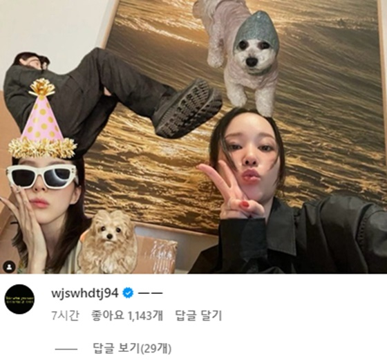 한소희가 남긴 사진과 전종서 반응/사진=한소희