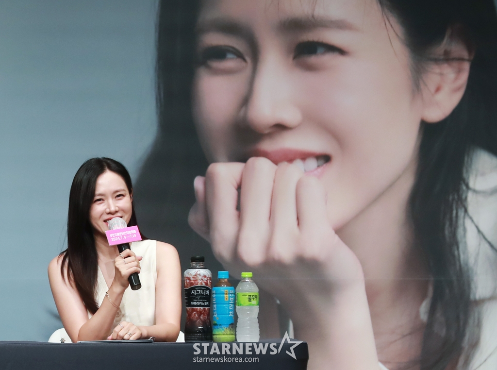 배우 손예진이 5일 오후 부천 롯데백화점 중동점에서 진행된 제28회 부천국제판타스틱영화제 손예진 특별전 기자회견에서 질문에 답하고 있다. /2024.07.05 /사진=이동훈