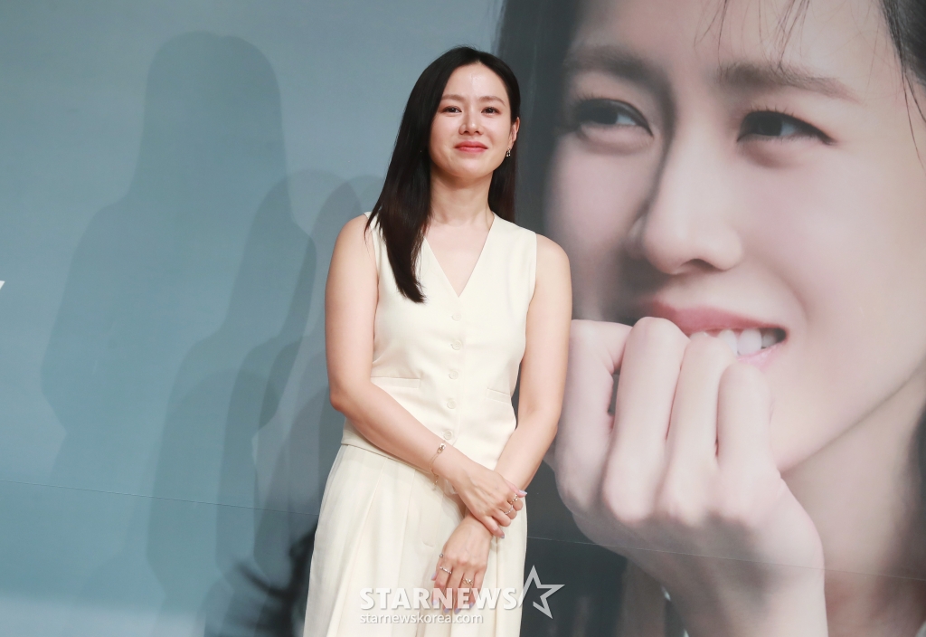 배우 손예진이 5일 오후 부천 롯데백화점 중동점에서 진행된 제28회 부천국제판타스틱영화제 손예진 특별전 기자회견에서 포즈를 취하고 있다. /2024.07.05 /사진=이동훈