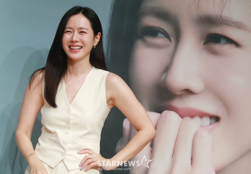 배우 손예진이 5일 오후 부천 롯데백화점 중동점에서 진행된 제28회 부천국제판타스틱영화제 손예진 특별전 기자회견에서 포즈를 취하고 있다. /2024.07.05 /사진=이동훈