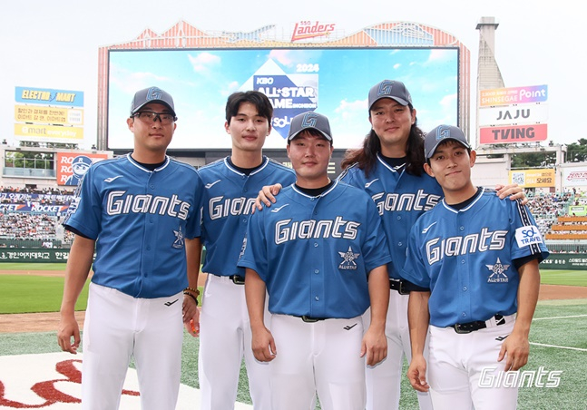 2024 KBO 올스타전에 출전한 롯데 선수. 왼쪽부터 박세웅, 윤동희, 정보근, 김원중, 황성빈. /사진=롯데 자이언츠 제공