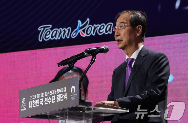 한덕수 국무총리가 9일 서울 송파구 올림픽공원 올림픽홀에서 열린 2024 파리올림픽 선수단 결단식에서 격려사를 하고 있다. /사진=뉴스1