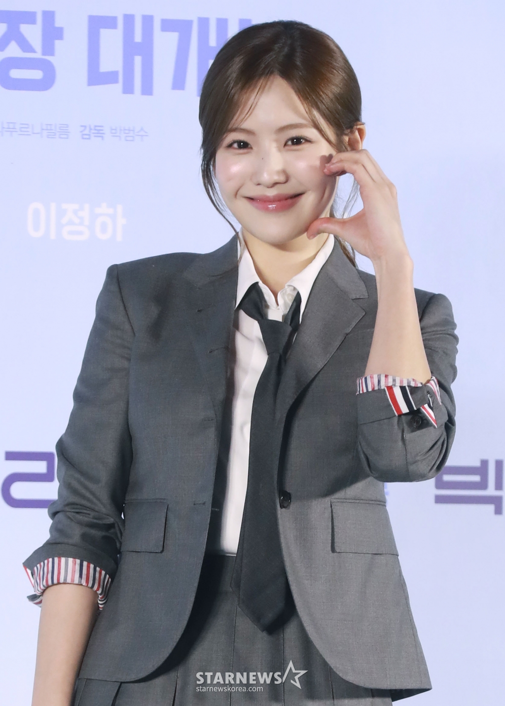배우 조아람이 10일 오전 서울 광진구 롯데시네마 건대입구점에서 진행된 영화 '빅토리'(감독 박범수) 제작발표회에 참석해 포즈를 취하고 있다. 오직 열정만큼은 충만한 생판 초짜 치어리딩 동아리 '밀레니엄 걸즈'가 신나는 댄스와 가요로 모두를 응원하는 이야기를 그린 영화 '빅토리'는 8월 14일 개봉한다. /2024.07.10 /사진=이동훈