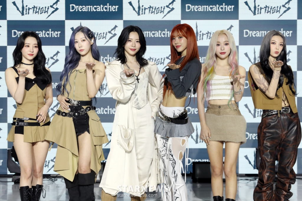 그룹 드림캐쳐(DREAMCATCHER) 지유, 수아, 시연, 유현, 다미, 한동이 10일 오후 서울 강남구 일지아트홀에서 열 번째 미니앨범 '버추어스(VirtuouS)' 발매 기념 쇼케이스를 열고 포즈를 취하고 있다. 2024.07.10 /사진=임성균