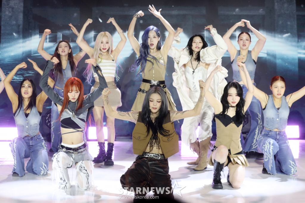그룹 드림캐쳐(DREAMCATCHER) 수아, 한동, 다미, 유현, 지유, 가현이 10일 오후 서울 강남구 일지아트홀에서 열 번째 미니앨범 '버추어스(VirtuouS)' 발매 기념 쇼케이스를 열고 멋진 무대를 선보이고 있다. 2024.07.10 /사진=임성균