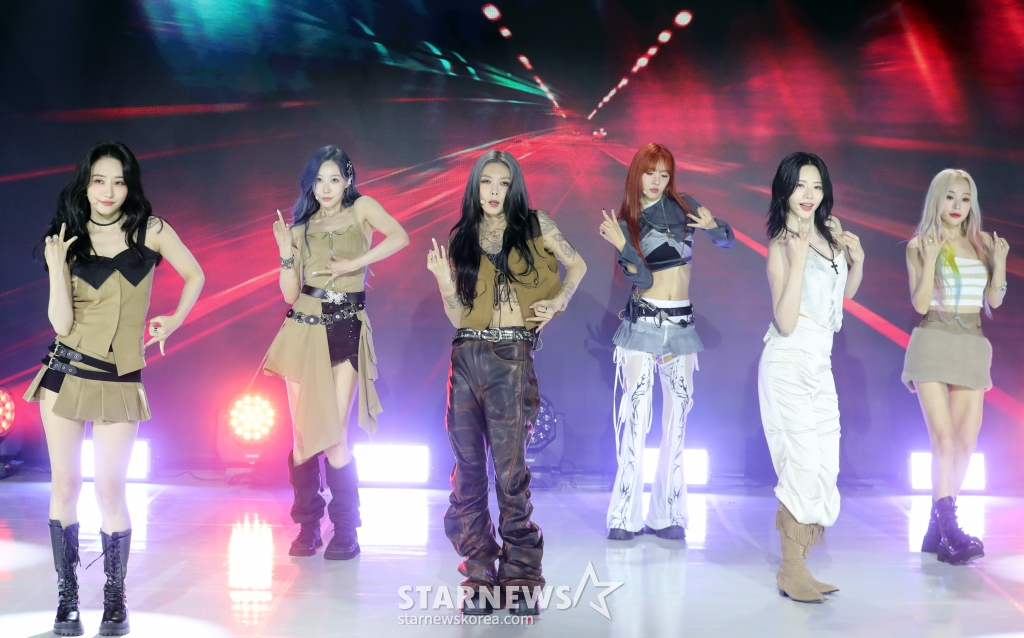 그룹 드림캐쳐(DREAMCATCHER) 수아, 한동, 다미, 유현, 지유, 가현이 10일 오후 서울 강남구 일지아트홀에서 열 번째 미니앨범 '버추어스(VirtuouS)' 발매 기념 쇼케이스를 열고 멋진 무대를 선보이고 있다. 2024.07.10 /사진=임성균